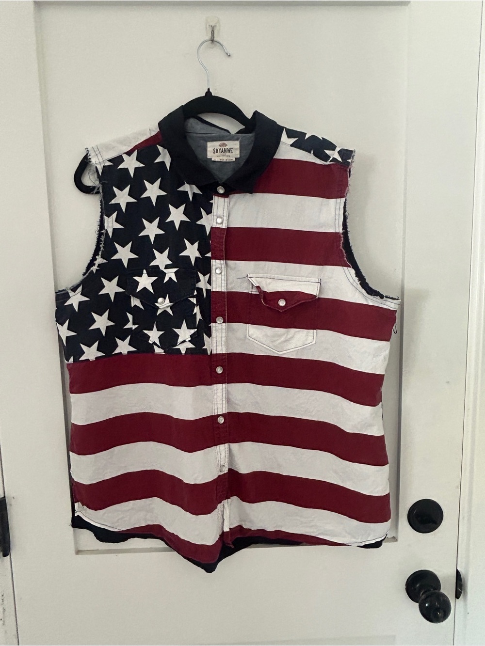 Sundance Men's Sleeveless Button-Down Shirt - Red, White & Blue size XL